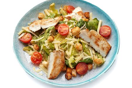 Салат Цезарь с курицей