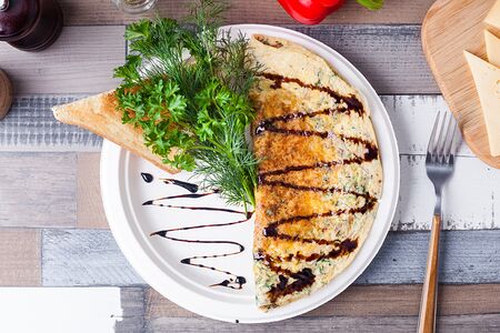 Омлет с сыром и зеленью