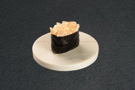 Спайси суши с гребешком