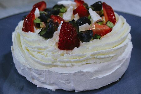 Безе с ягодами