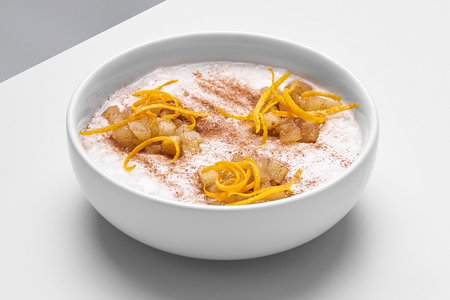 Каша овсяная с яблоком на кокосовом молоке