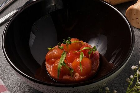 Тартар из тунца с копчёными томатами