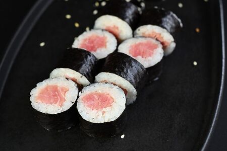 Маки с тунцом