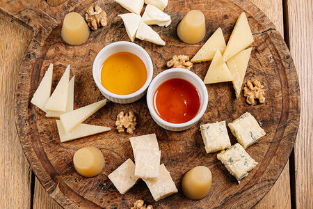 Тарелка итальянских сыров