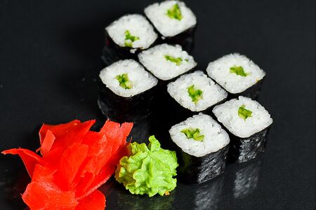 Маки Огурец