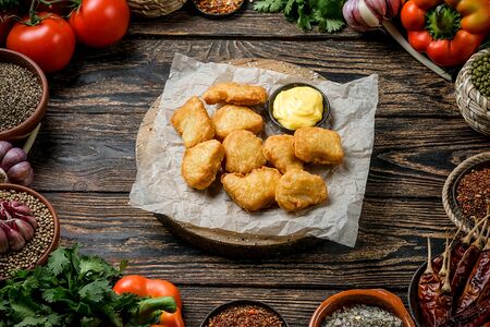 Куриные наггетсы с соусом