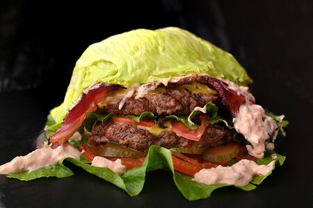 Бургер Большой брат в листьях