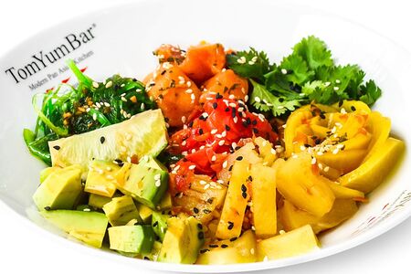 Поке с лососем и соусом Никкей