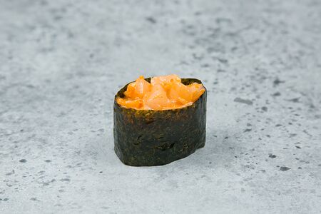 Гункан лосось