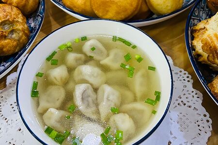 Супер пельмени с бульоном и сметаной