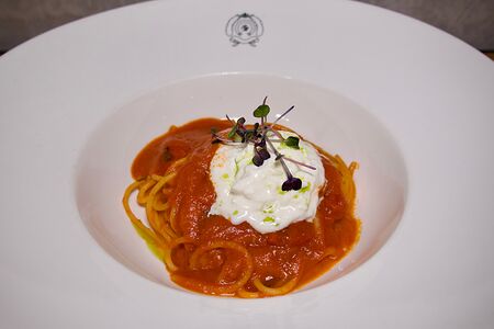 Паста Аль помодоро со страчателлой