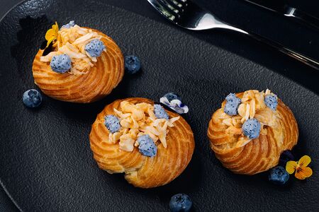 Профитроли с крабом