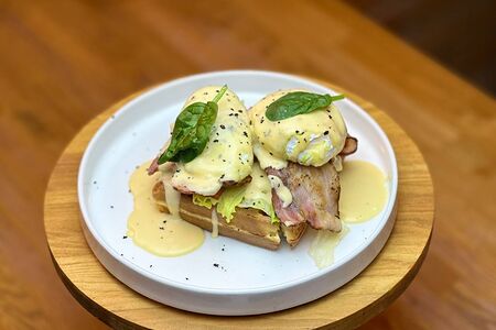 Бенедикт с беконом