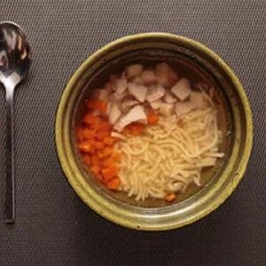 Куриный бульон с лапшой