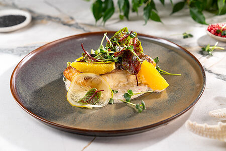 Стейк из зубатки с соусом берблан