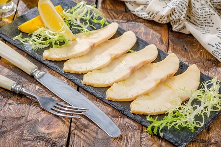 Осетрина горячего копчения