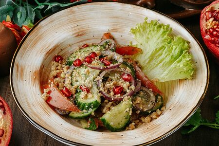 Овощной салат по-грузинки с орехами