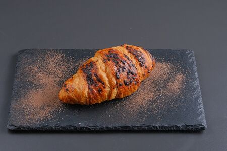 Круассан с шоколадом