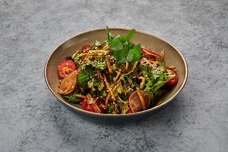 Салат с хрустящей уткой