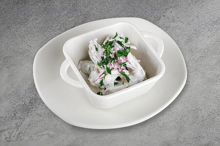 Мохнатые грузди с ялтинским луком и постной сметаной