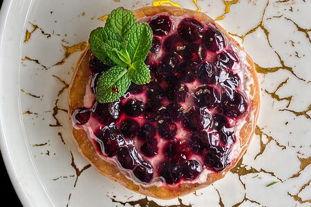 Тарт с черной смородиной