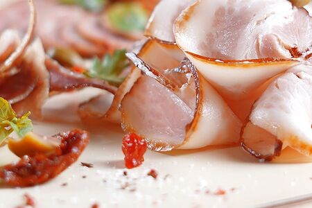 Грудинка свиная варено-копченая