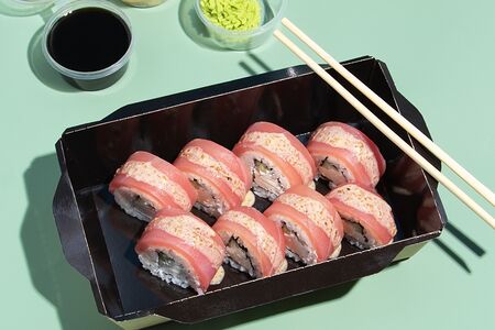 Ролл с тунцом