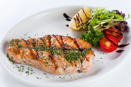 Стейк из семги с овощами