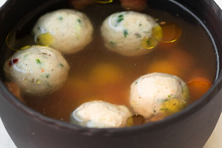 Суп на бульоне из ягненка с куриными фрикадельками