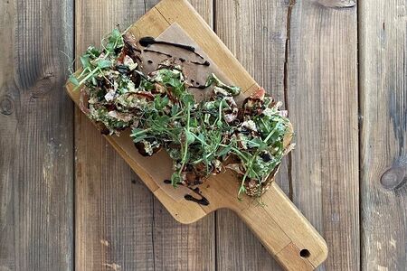 Брускетты с фетой