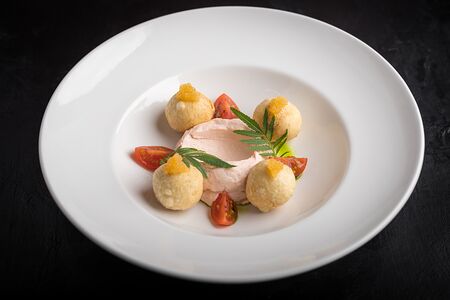 Паштет из копченого лосося с баурсаком и щучьей икрой