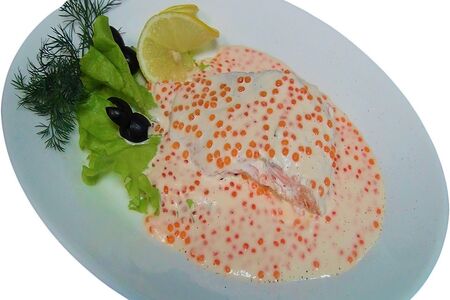 Форель в сливочно-икорном соусе