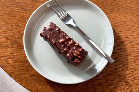 Муссовое пирожное Сникерс