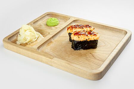 Запеченные суши с лососем