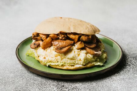 Рапанас с картофелем и грибами