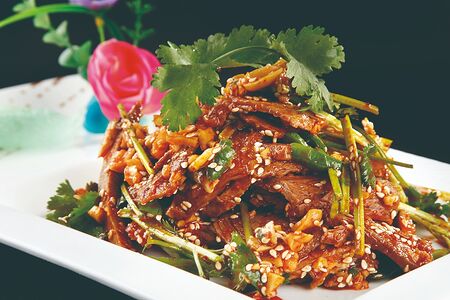 1006. Говяжье мясо с арахисом и перцем