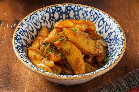 Картофель по-домашнему с жареным луком