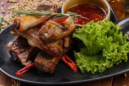 Свиные ребрышки BBQ с попкорном чили