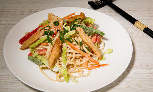 Wok сливочный со свининой