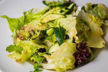 Теплый салат с печенью и куриной грудкой