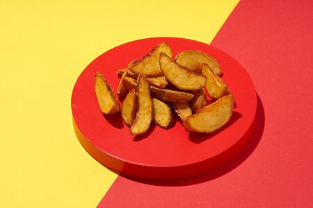 Картофель по-деревенски с соусом BBQ