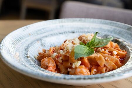 Креветки, томаты, моцарелла