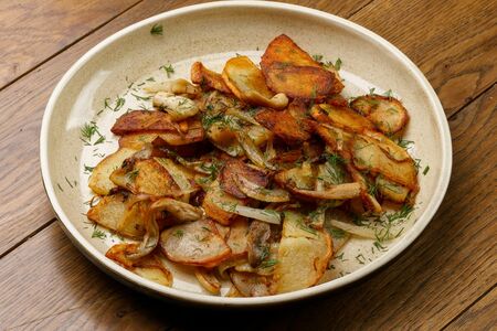 Жаренный картофель с грибами