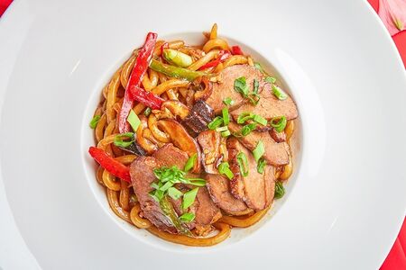 Удон с уткой в копченом соусе