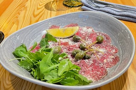 Карпаччо из телятины с пармезаном