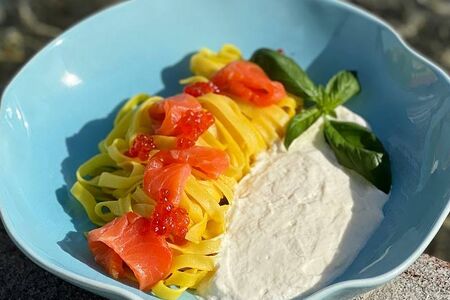 Тальятелле с лососем и муссом пармезан