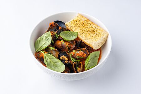 Соте из мидий в томатном соусе