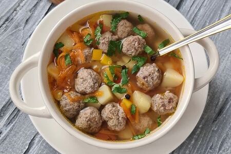 Cуп с фрикадельками