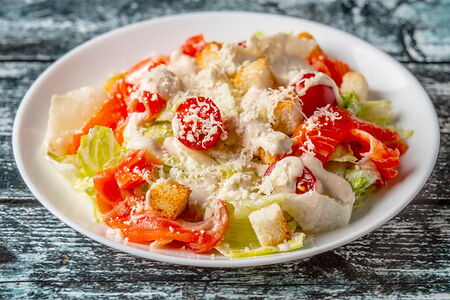 Салат Цезарь с семгой