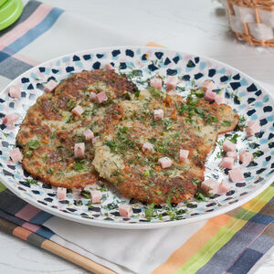 Драники с картофелем и ветчиной со сметаной